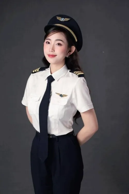 Hồ Trang Nhung nữ phi công