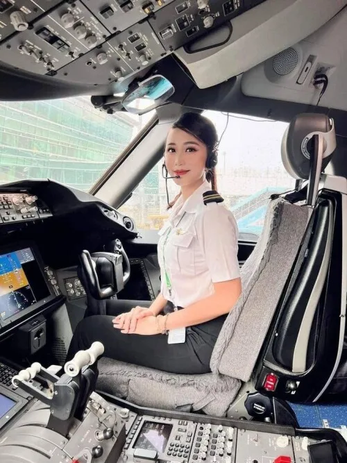 Hồ Trang Nhung nữ phi công 5